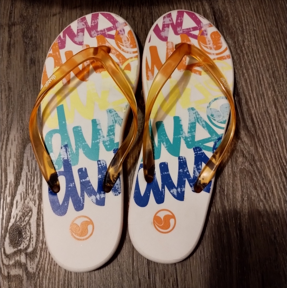 NWOT DVS Flip Flops
